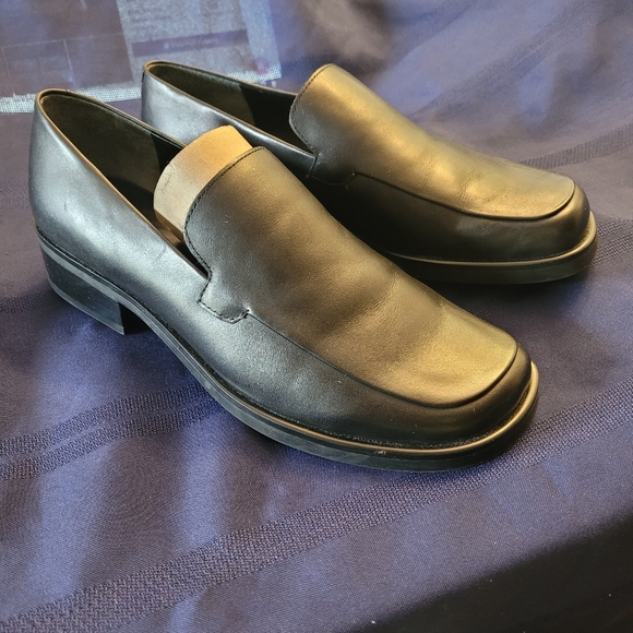 Ladies Loafer - Picture 5 of 9
